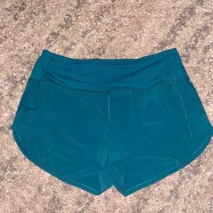 LULULEMON SPEED UP SHORTS SIZE 8 2.5"